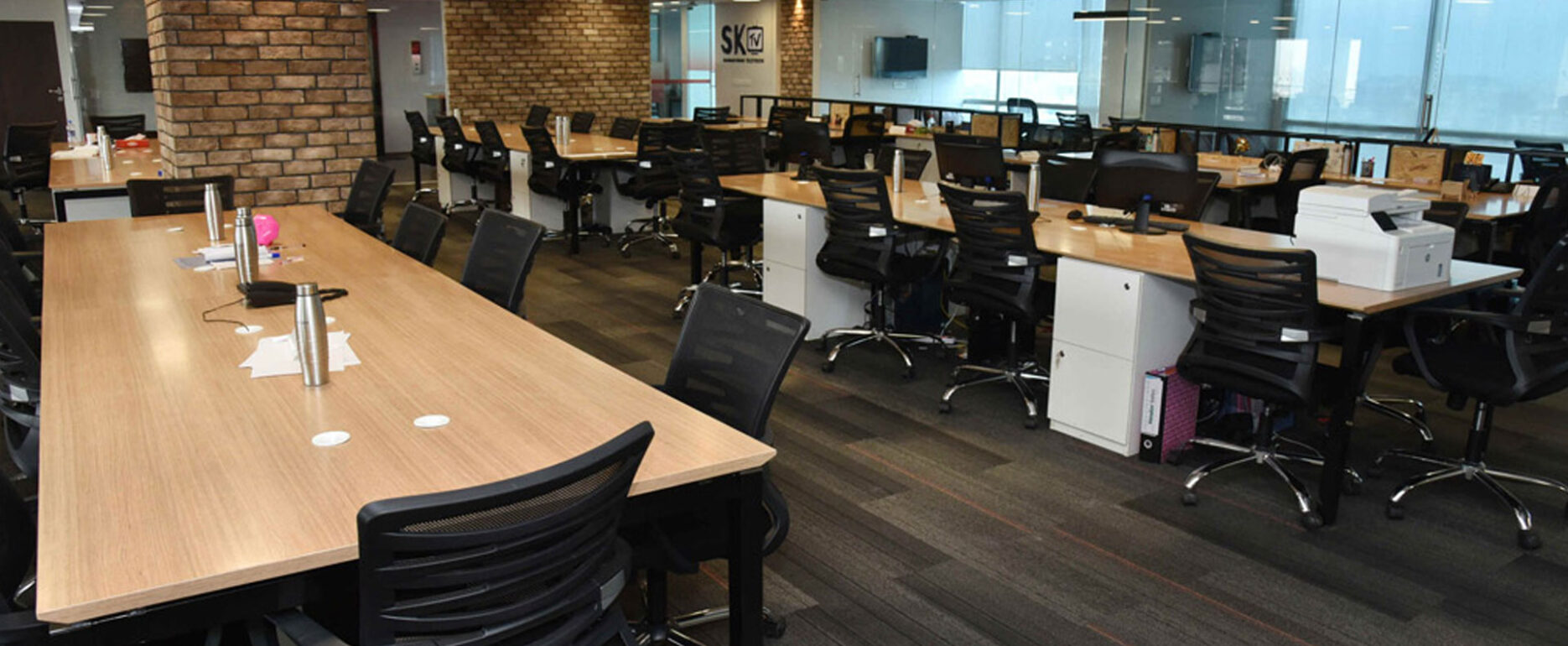 Modular Office Furniture in Kuwait 4 svg+xml;charset=utf