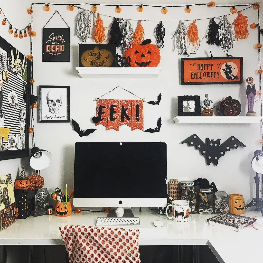 Spooky Festive Halloween Decoration Ideas for Office that Everyone Will Love 9 halloween style office table and wall decoration 7