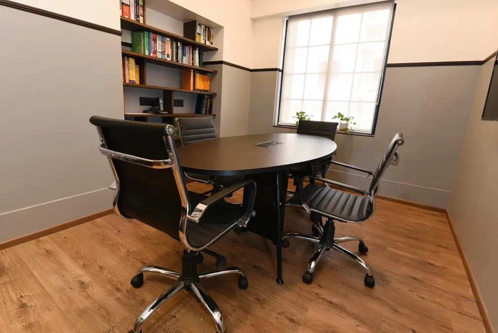 best direction to sit in office as per vastu