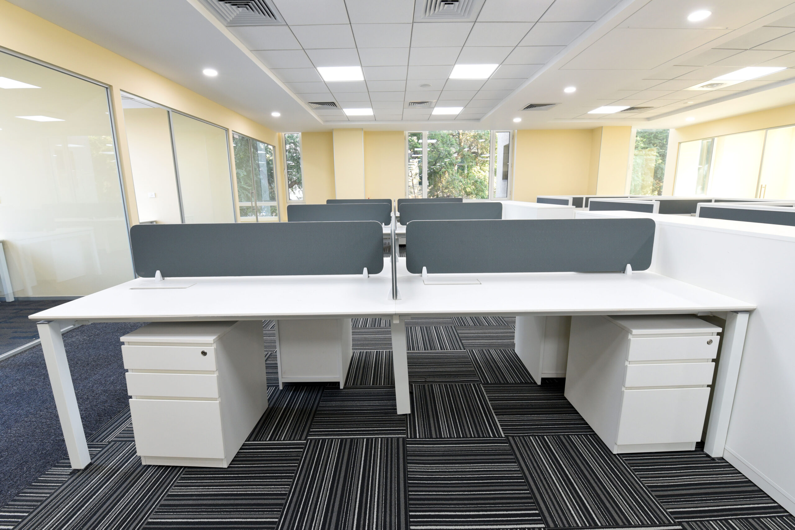 Why Open Plan Workstations Are the New Trend and Their Benefits 2
