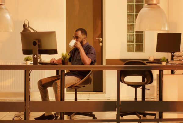 Ergonomic office furniture benefits for comfort and productivity – Vlite Furnitech