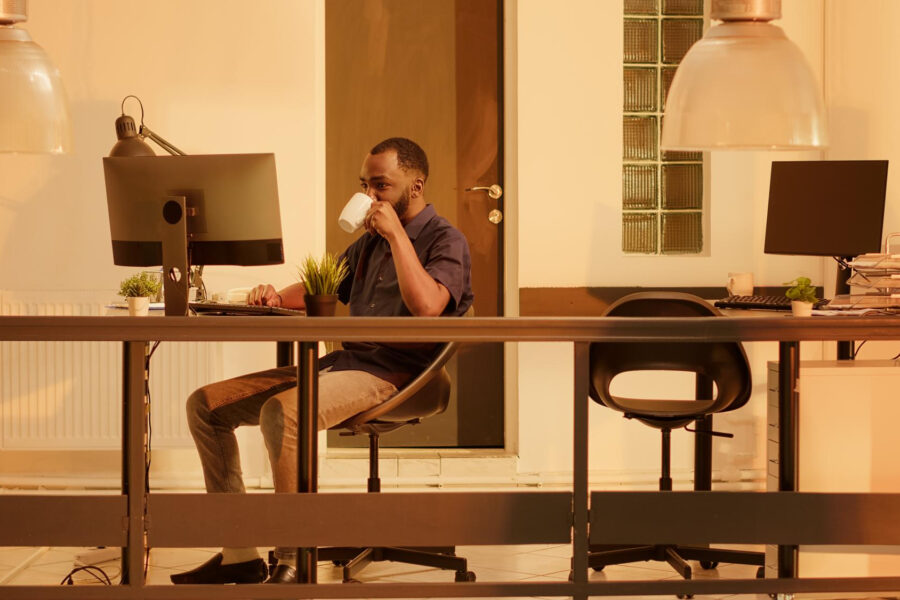 Ergonomic office furniture benefits for comfort and productivity – Vlite Furnitech
