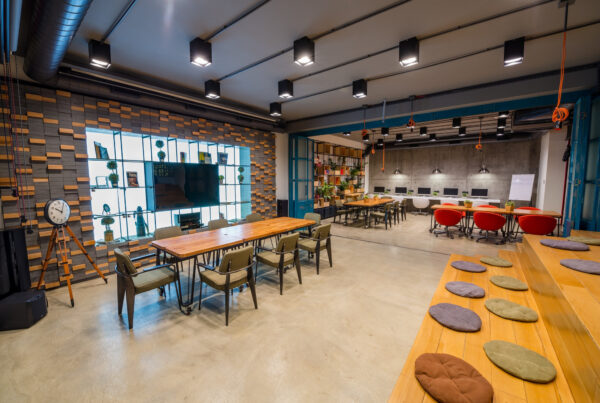 Modular office furniture creating flexible and evolving workspaces